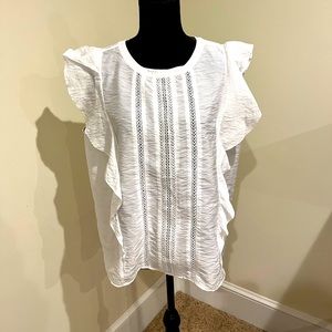 This season sleeveless white top